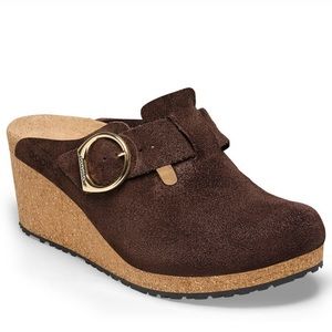 Birkenstock Fanny Ring-Buckle
Suede Leather size 6.5